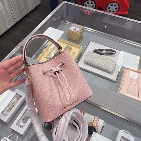 Michael Kors Bags New Michael Kors Suri Small Bucket Bag Crossbody